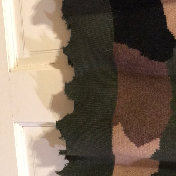 Sweater - Picture 4 of 4